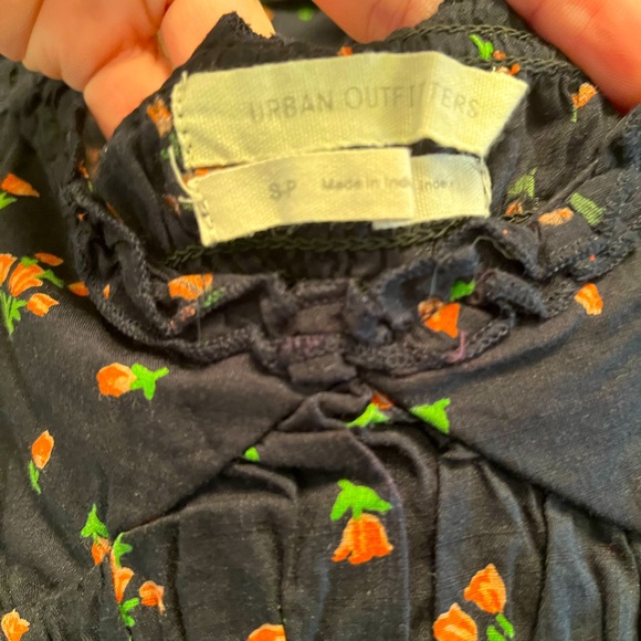 Cute country style cropped top with half sleeves - Picture 7 of 9